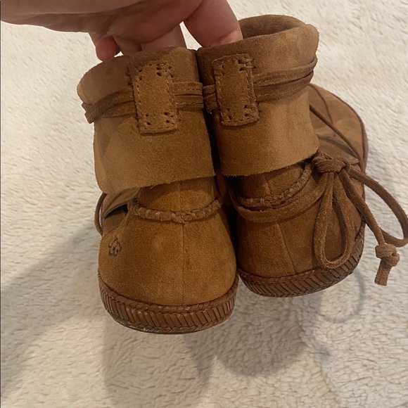 UGG Reid Moc Booties — Women’s Size 8.5, Chestnut Suede - Picture 6 of 10